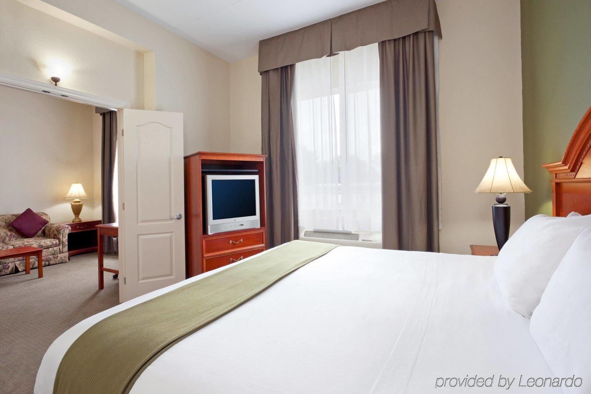 Holiday Inn Express Hotel & Suites 1000 Islands - Gananoque, An Ihg Hotel Exteriér fotografie